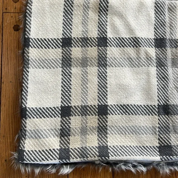 Pottery Barn Nottingham Plaid Faux Fur Back Lumbar Pillow Cover - Picture 7 of 9